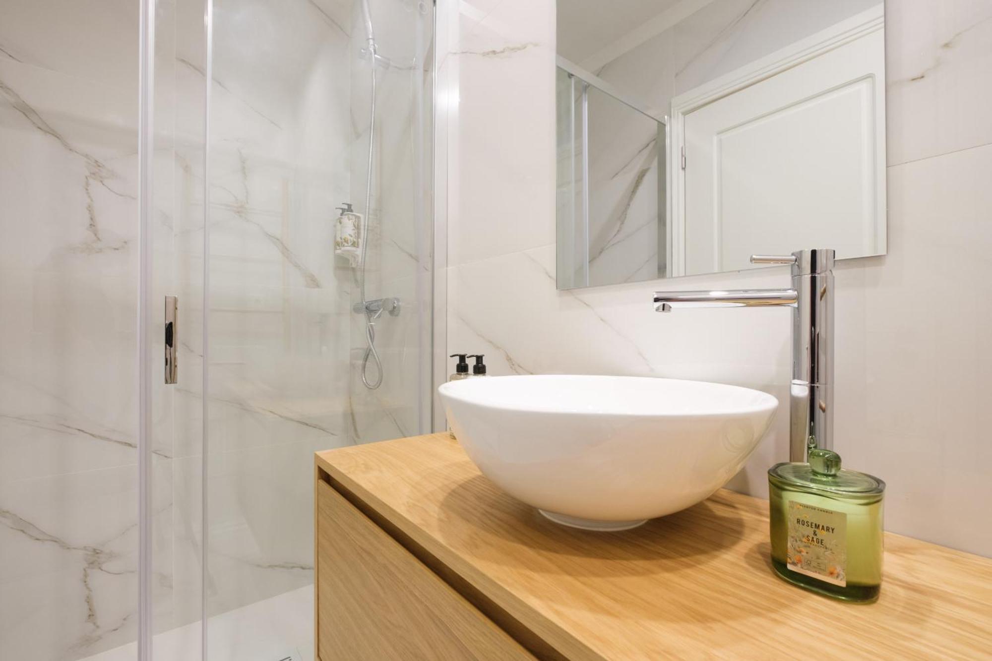 Art Deco 12 Luxury 2br Downtown Metro Ac Apartment Porto